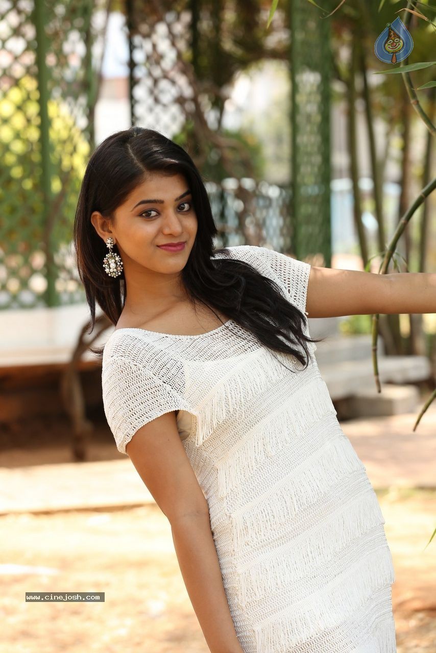 Yamini Bhaskar New Photos - 51 / 82 photos