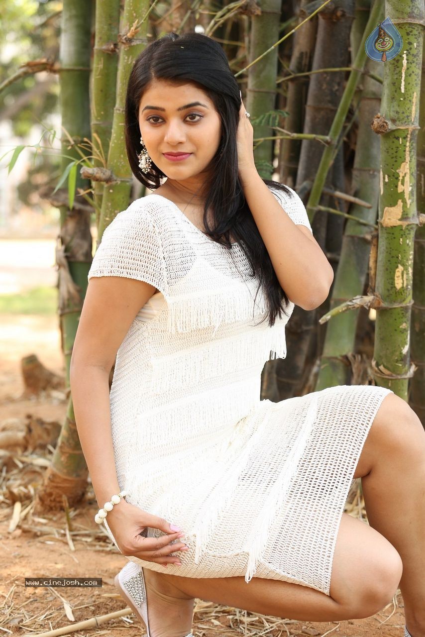 Yamini Bhaskar New Photos - 54 / 82 photos
