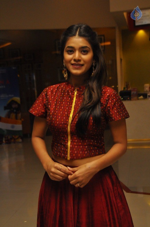 Yamini Bhaskar New Photos - 2 / 27 photos