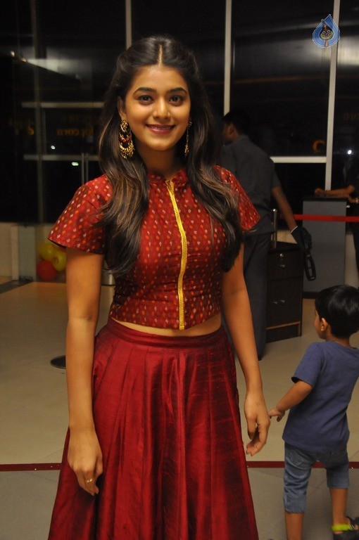 Yamini Bhaskar New Photos - 18 / 27 photos