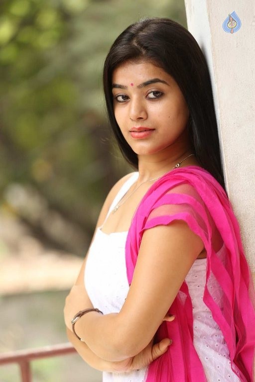 Yamini Bhaskar New Photos - 5 / 49 photos