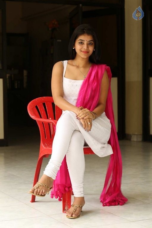 Yamini Bhaskar New Photos - 9 / 49 photos