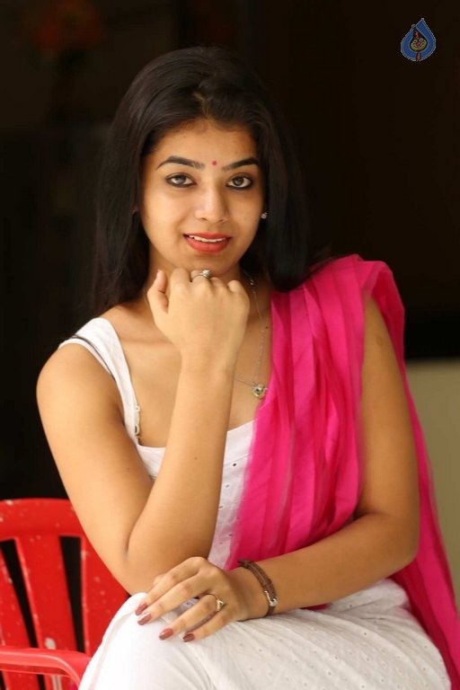 Yamini Bhaskar New Photos - 13 / 49 photos