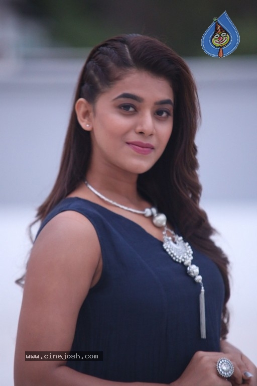 Yamini Bhaskar Photos - 30 / 42 photos
