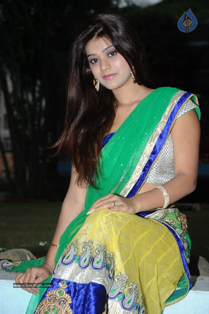 Yamini Bhaskar Photos - 20 / 108 photos