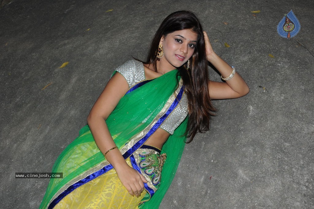 Yamini Bhaskar Photos - 47 / 108 photos