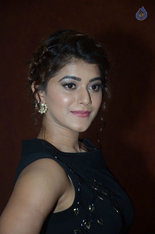 Yamini Bhaskar Stills - 4 / 31 photos