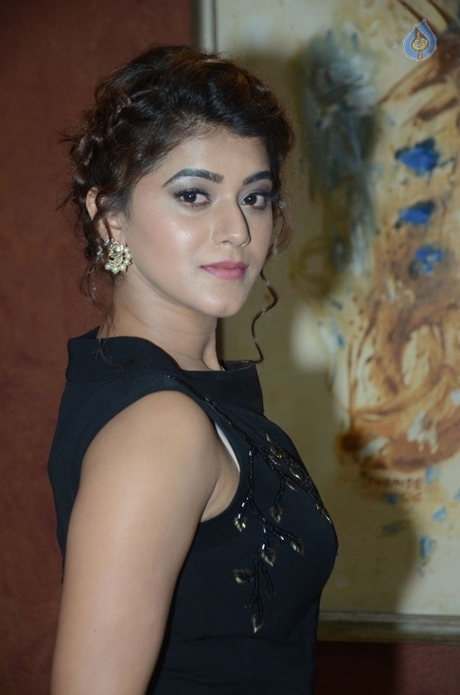 Yamini Bhaskar Stills - 14 / 31 photos