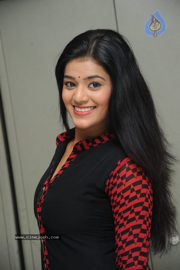 Yamini Bhasker - 19 / 80 photos