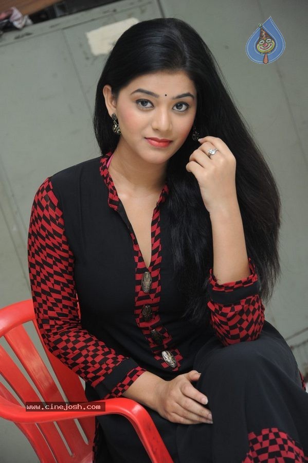 Yamini Bhasker - 27 / 80 photos