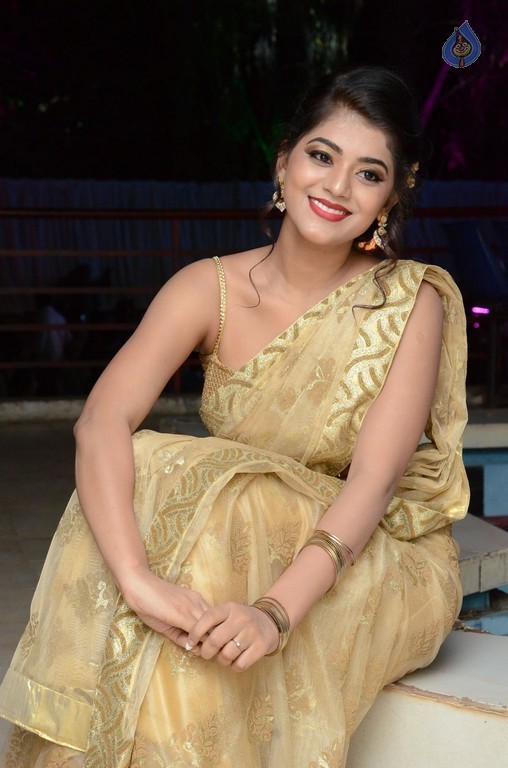 Yamini Bhasker New Pics - 29 / 33 photos