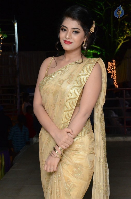 Yamini Bhasker New Pics - 32 / 33 photos