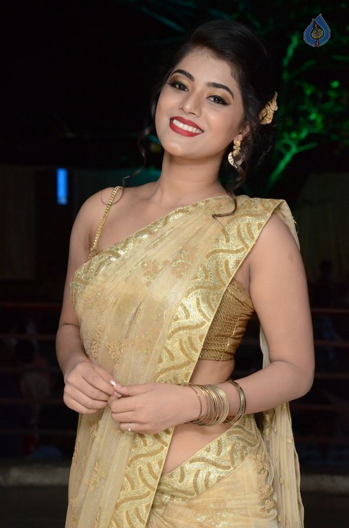 Yamini Bhasker New Pics - 33 / 33 photos