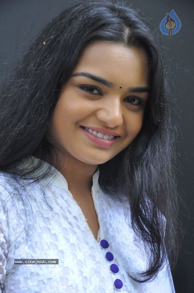 Yamini New Stills - 11 / 50 photos