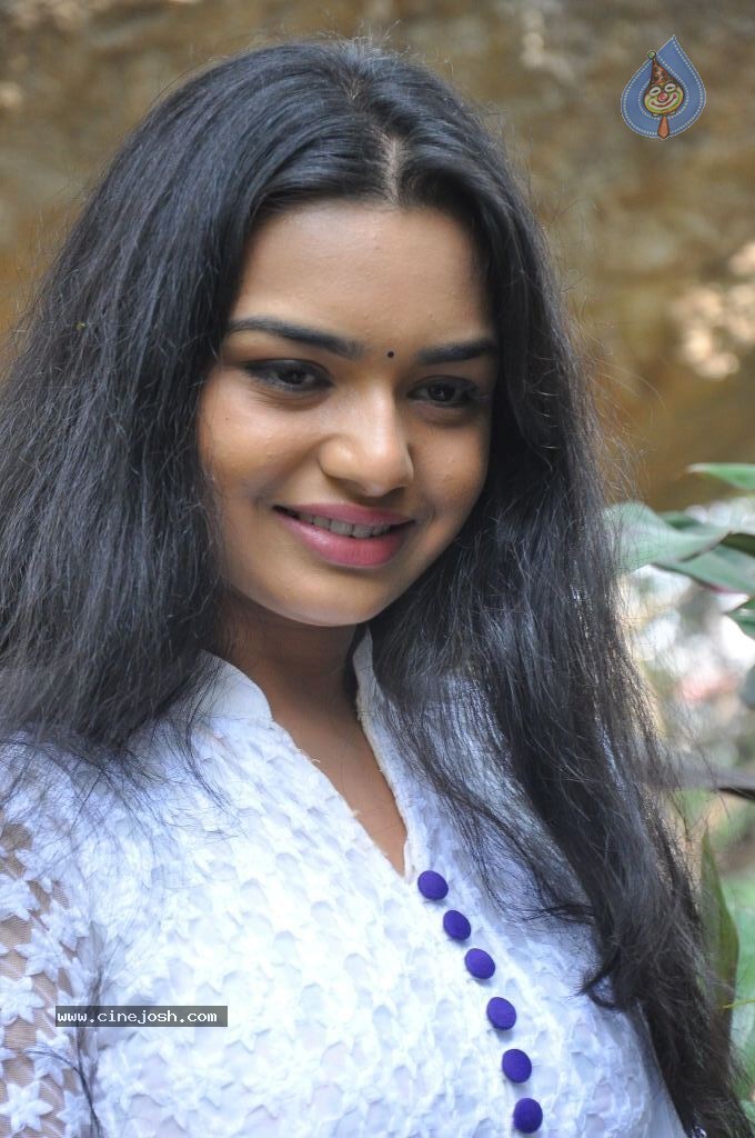 Yamini New Stills - 13 / 50 photos