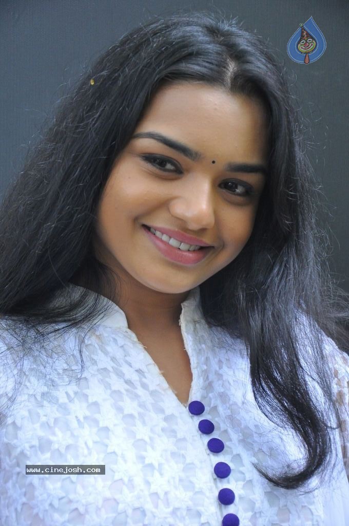 Yamini New Stills - 15 / 50 photos