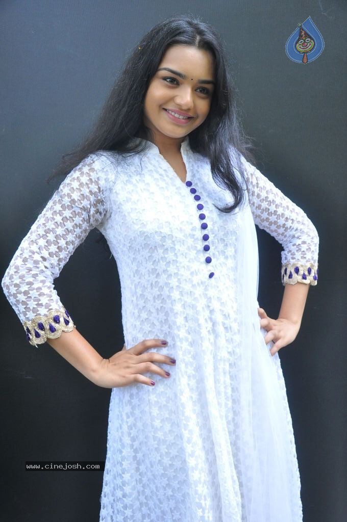 Yamini New Stills - 17 / 50 photos