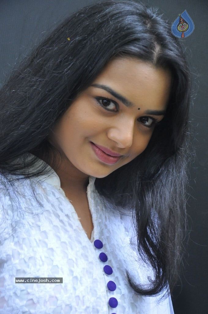 Yamini New Stills - 42 / 50 photos