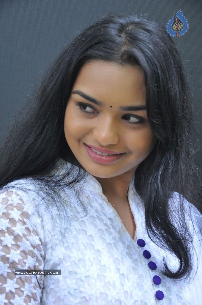 Yamini New Stills - 46 / 50 photos