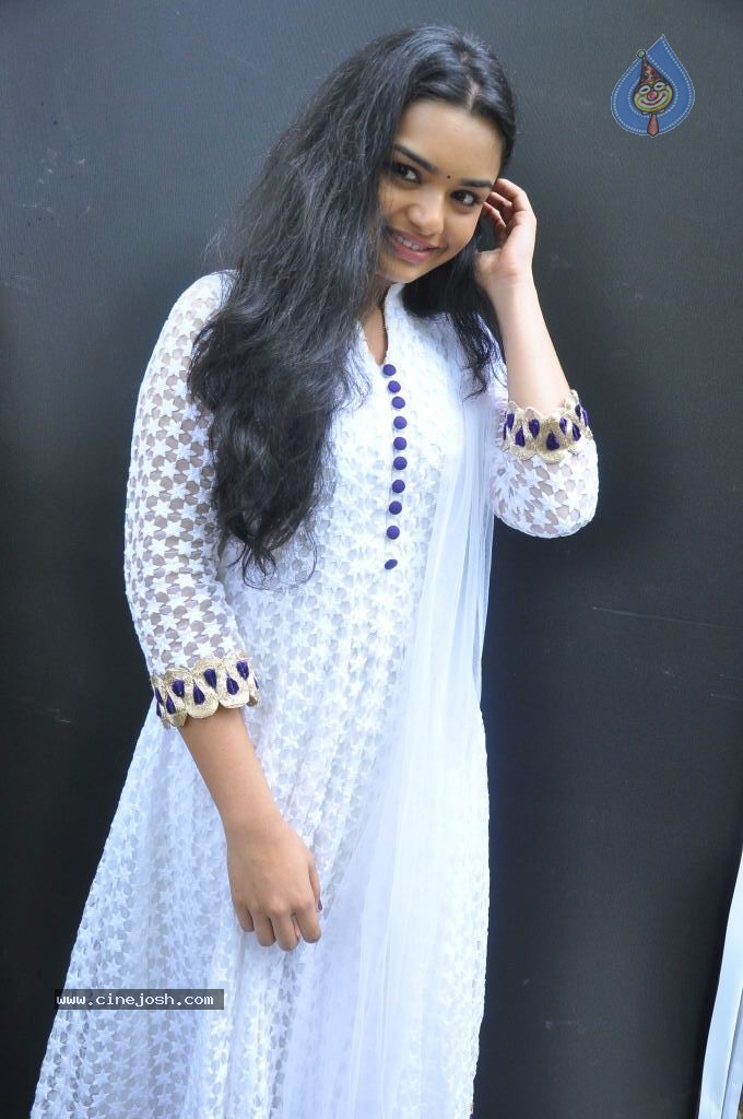 Yamini New Stills - 47 / 50 photos