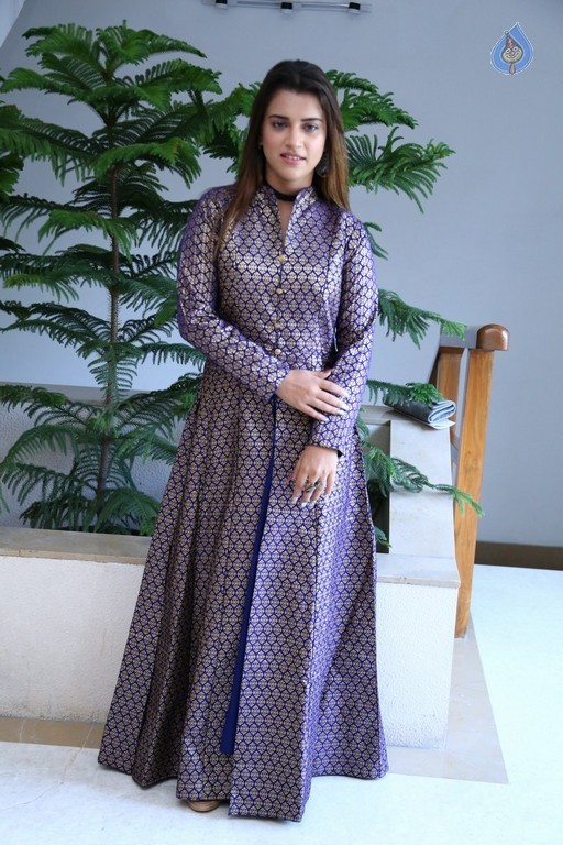 Yasmin Pathan New Photos - 11 / 33 photos