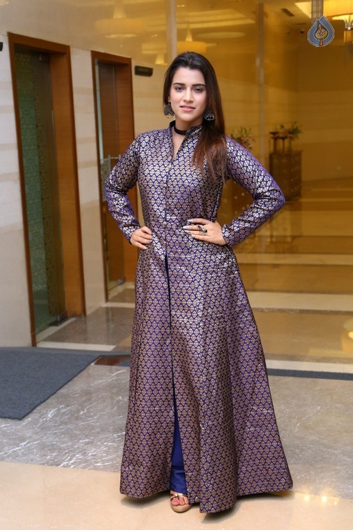 Yasmin Pathan New Photos - 18 / 33 photos