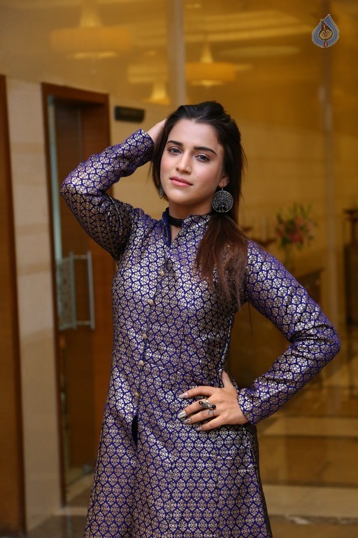 Yasmin Pathan New Photos - 19 / 33 photos