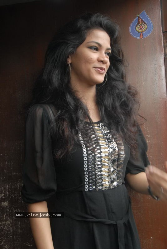 Zabyn Khan Photos - 26 / 48 photos