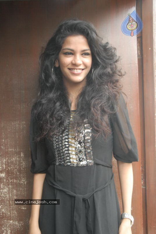 Zabyn Khan Photos - 35 / 48 photos