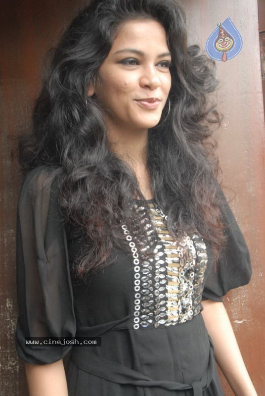 Zabyn Khan Photos - 38 / 48 photos