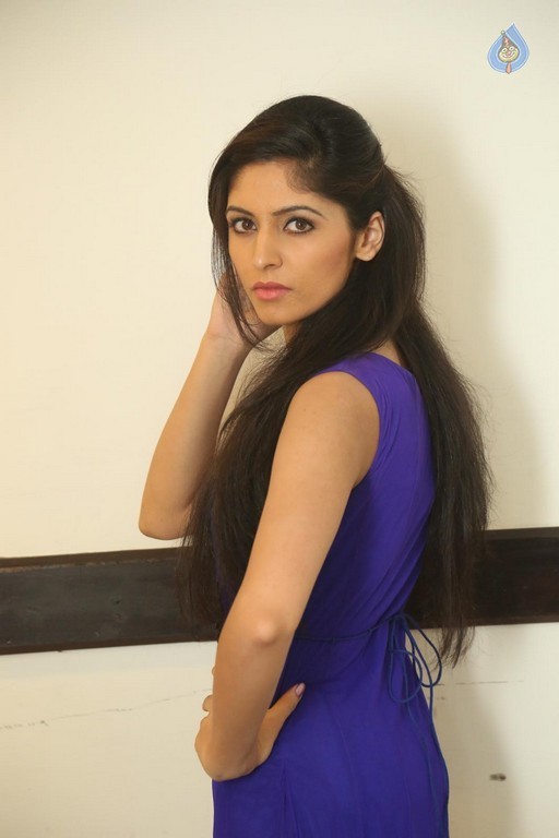 Zahida Sam Images - 12 / 38 photos