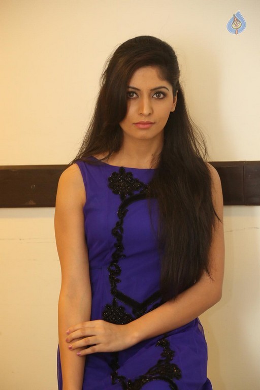 Zahida Sam Images - 20 / 38 photos