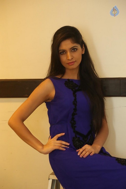 Zahida Sam Images - 30 / 38 photos