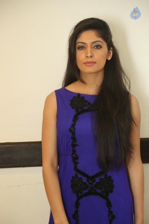 Zahida Sam Images - 31 / 38 photos