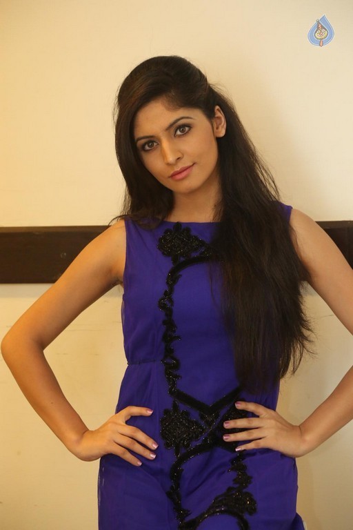 Zahida Sam Images - 34 / 38 photos