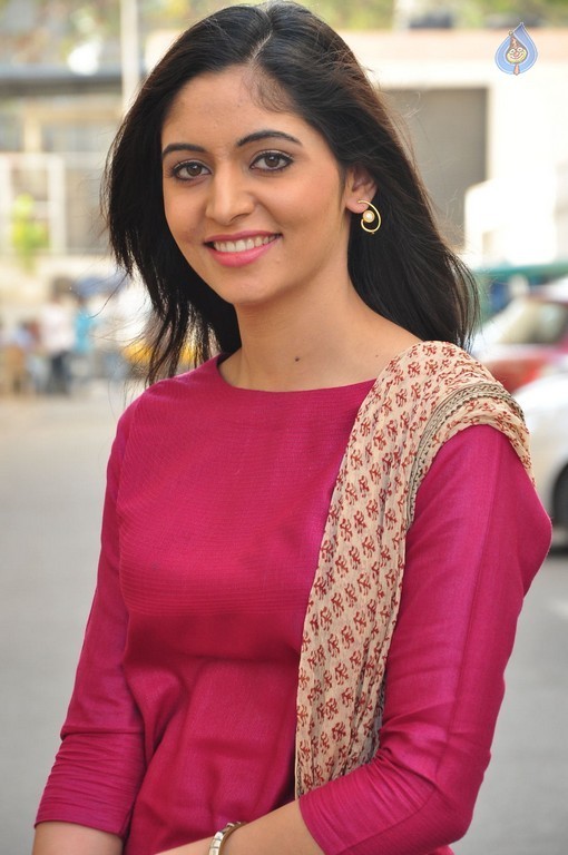 Zahida Sam New Images - 17 / 34 photos