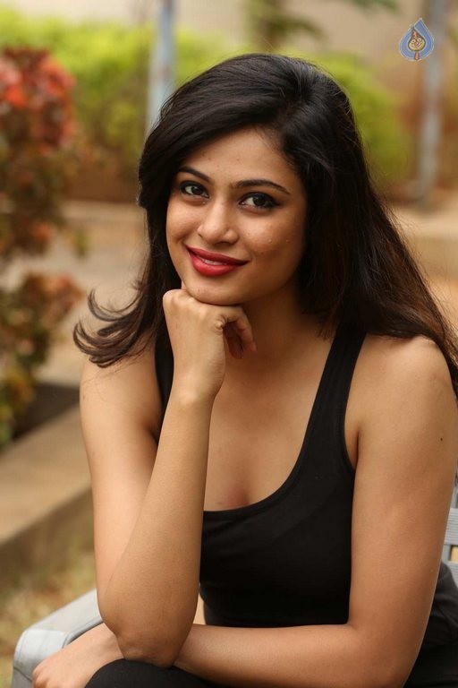 Zara Photos - 6 / 49 photos