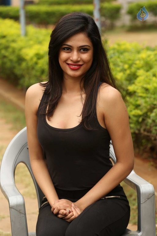 Zara Photos - 7 / 49 photos