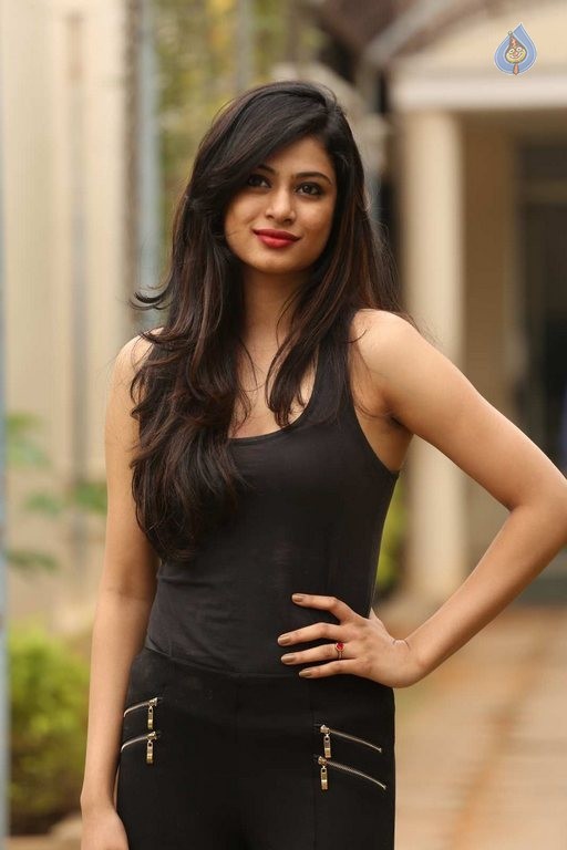 Zara Photos - 9 / 49 photos