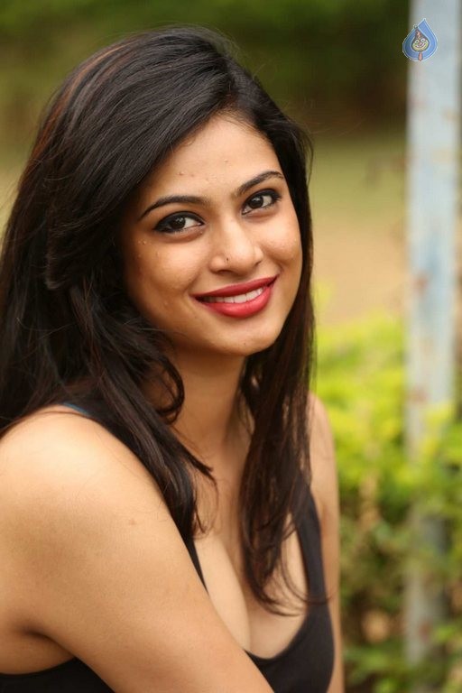 Zara Photos - 21 / 49 photos