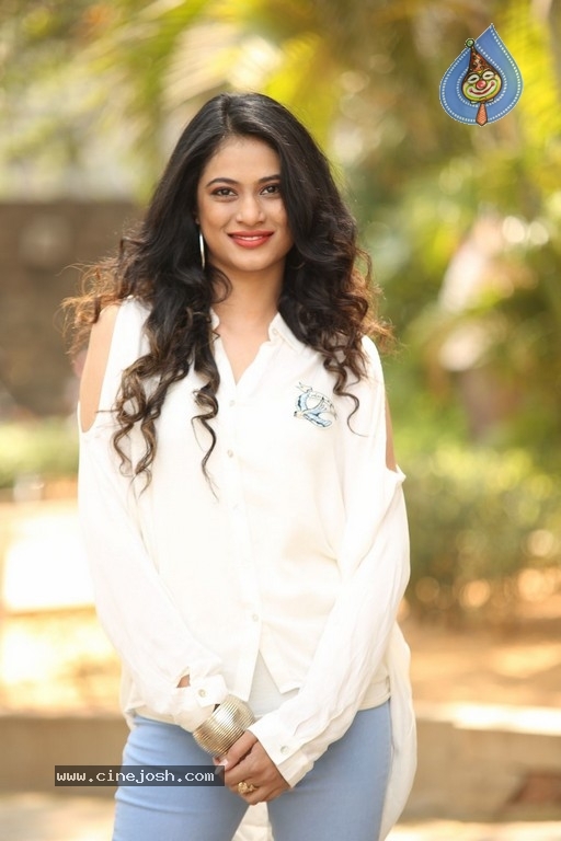 Zara Sha Gallery - 2 / 21 photos