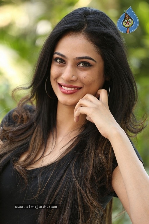 Zara Shah Latest Photos - 1 / 17 photos