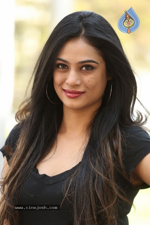 Zara Shah Latest Photos - 17 / 17 photos