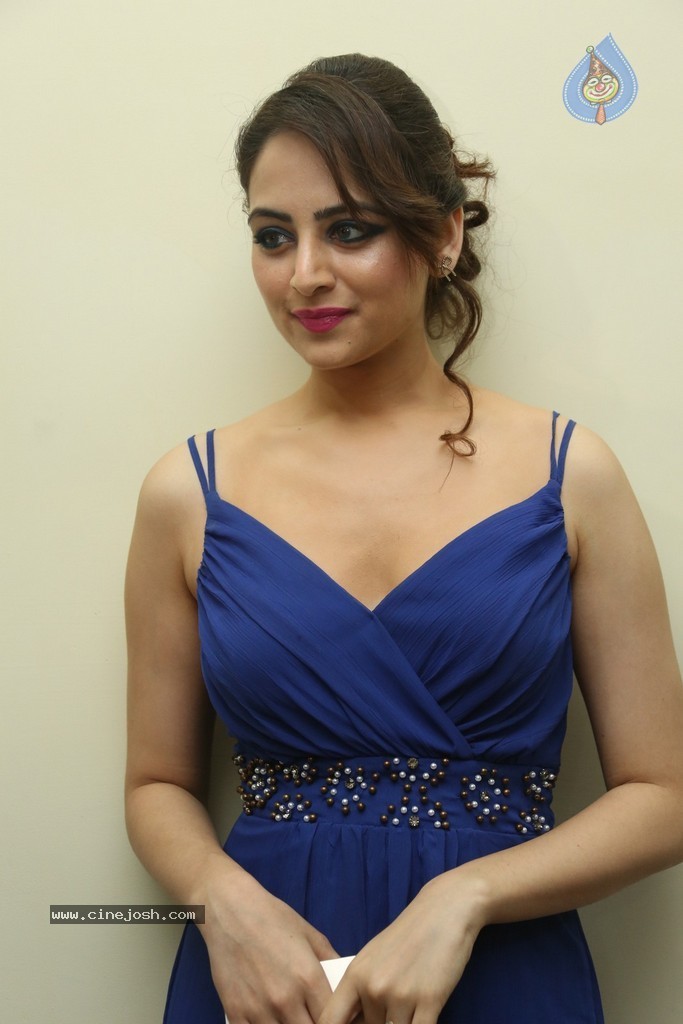 Zoya Afroz Hot Stills - 62 / 152 photos