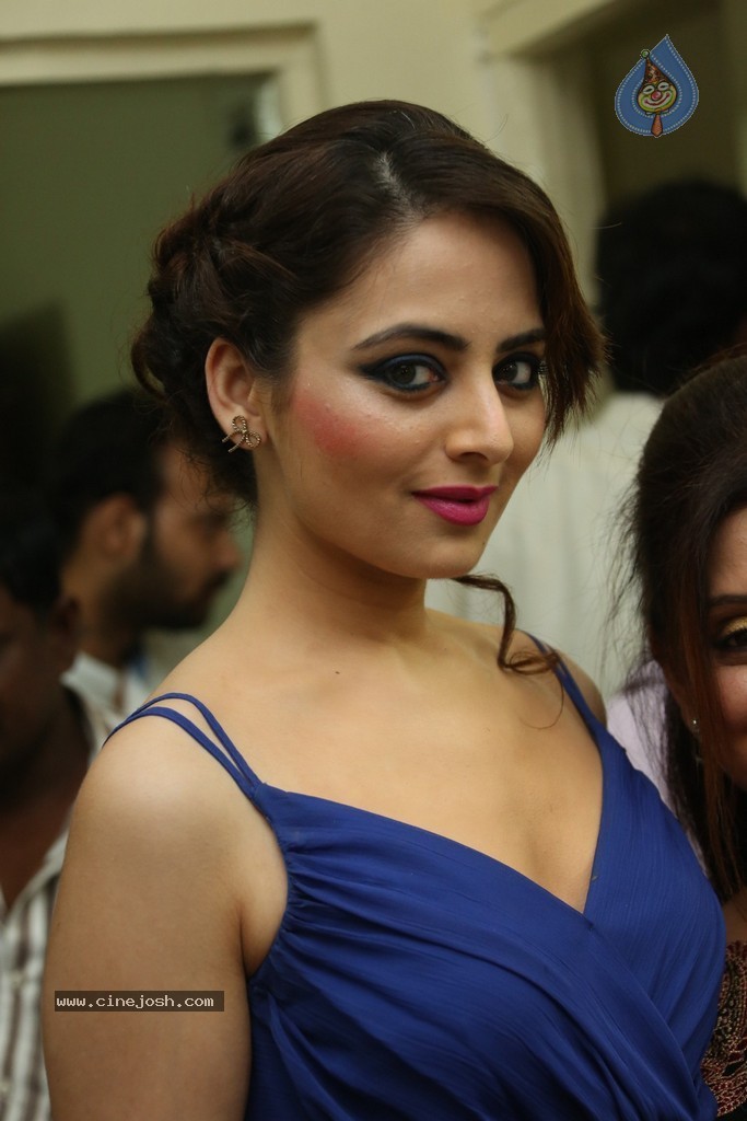 Zoya Afroz Hot Stills - 104 / 152 photos
