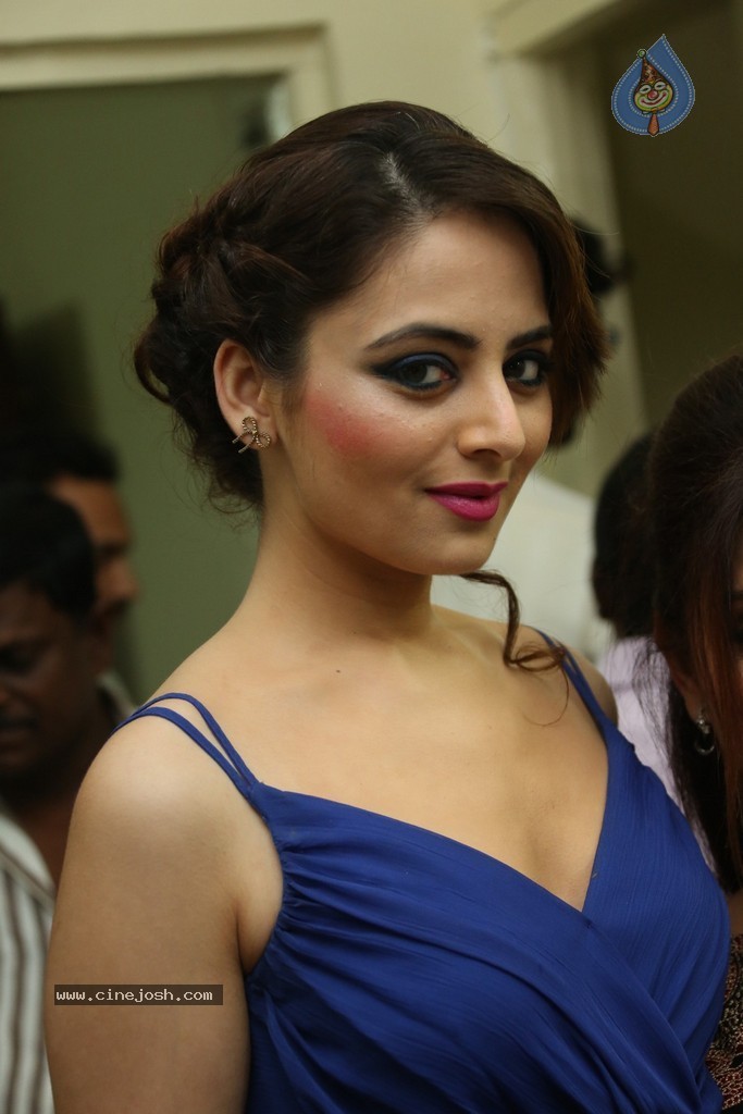 Zoya Afroz Hot Stills - 125 / 152 photos