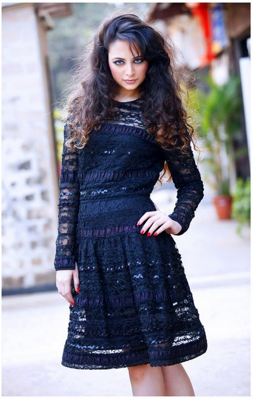 Zoya Afroz New Stills - 12 / 25 photos