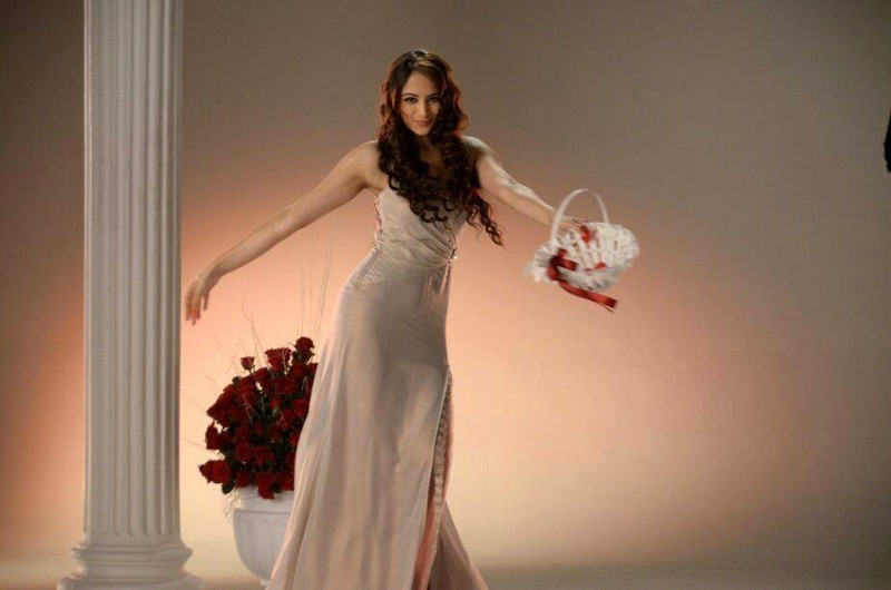 Zoya Afroz New Stills - 18 / 25 photos