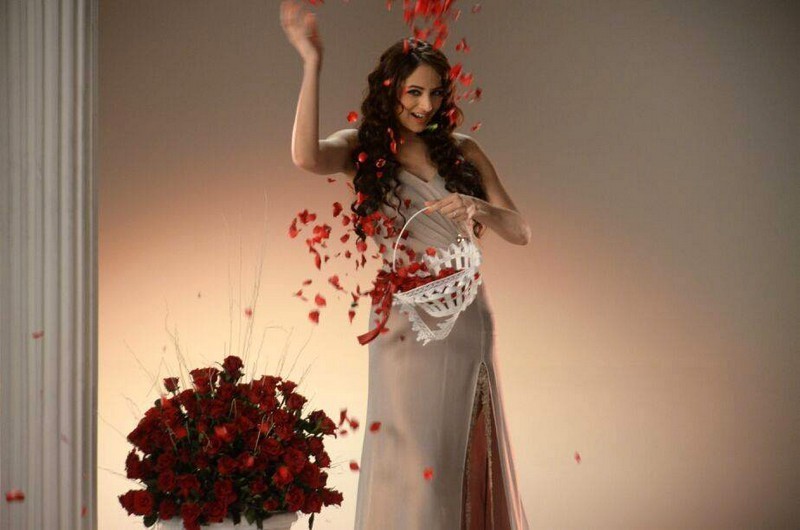 Zoya Afroz New Stills - 20 / 25 photos