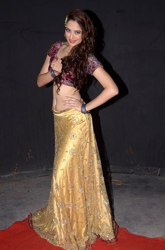 Zoya Afroz New Stills - 24 / 25 photos